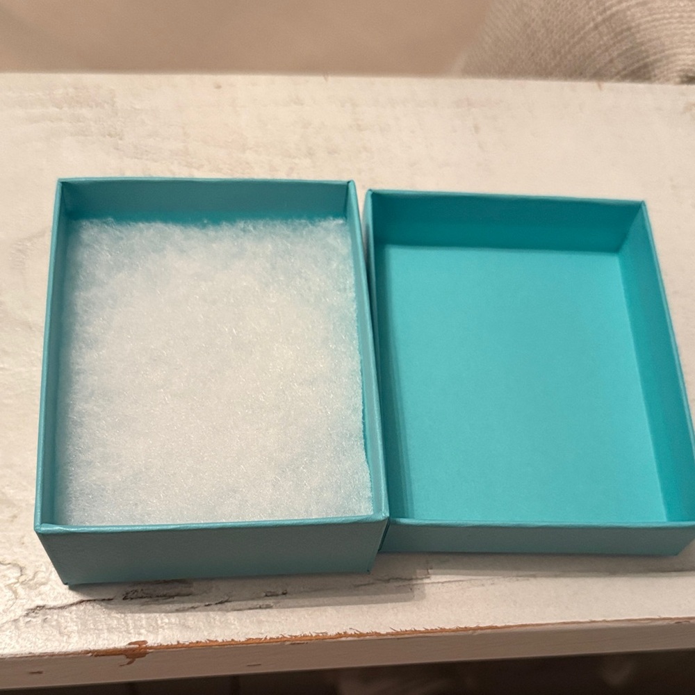 Tiffany & Co. Turquoise Gift Box and Pouch only authentic - Picture 2 of 3